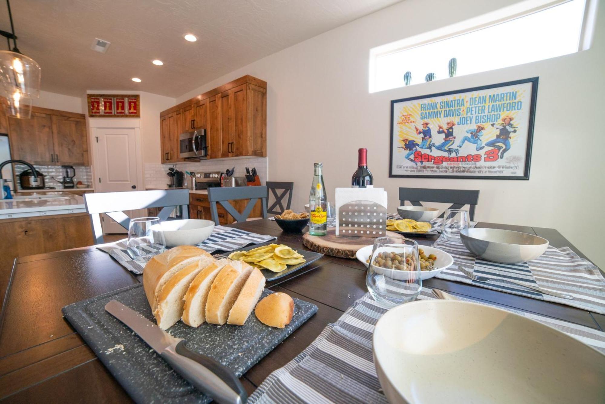 Hollywood Hangout - New West Properties Канаб Екстер'єр фото